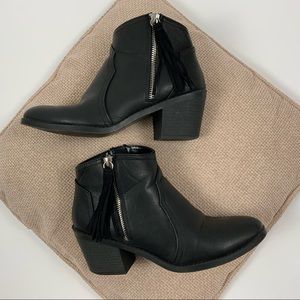 SODA Basic Women’s Black Ankle Booties - Size 7.5